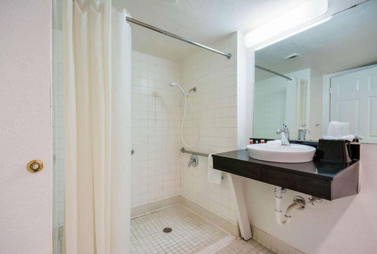 Econo Lodge Del City Экстерьер фото