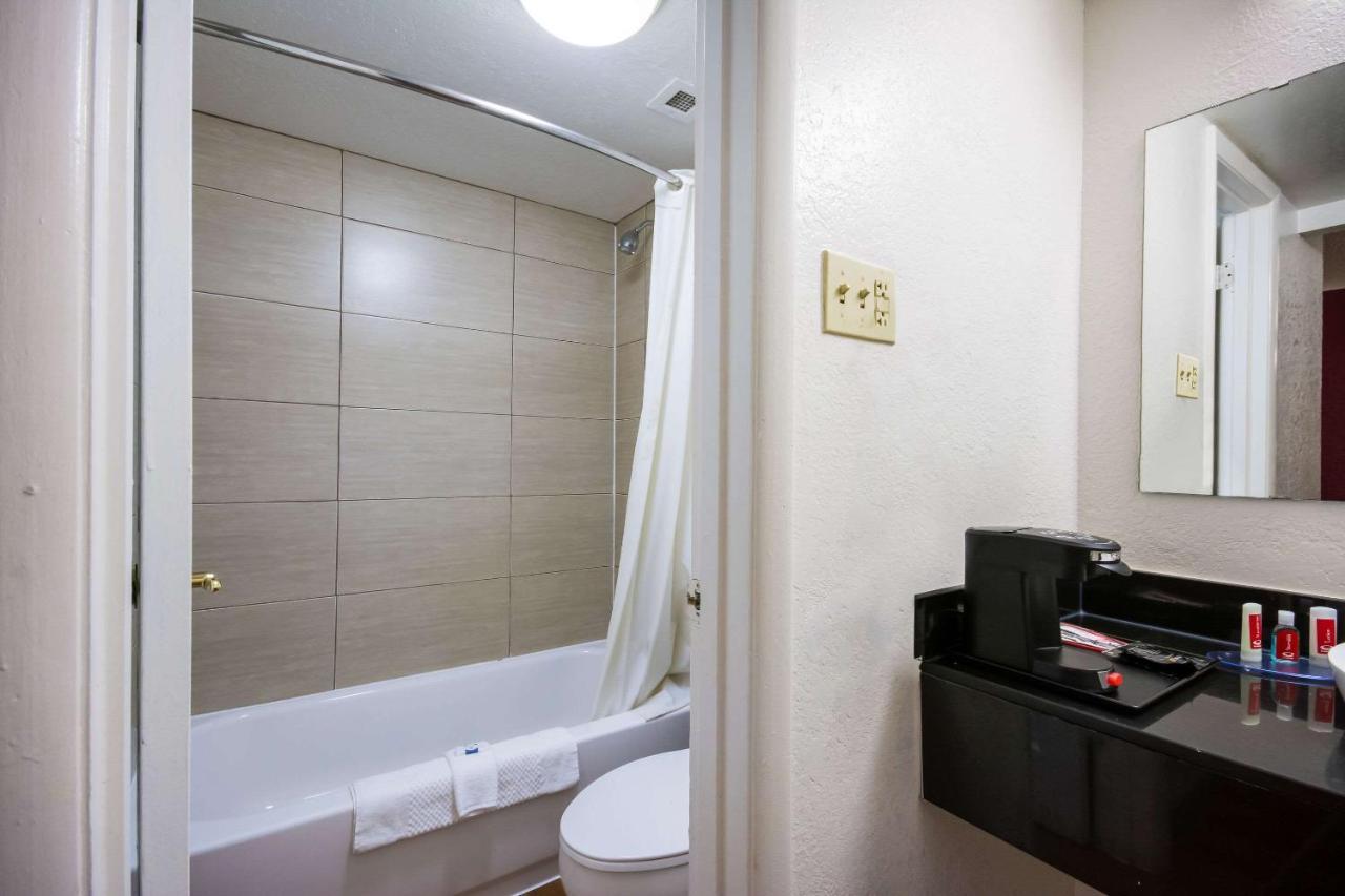 Econo Lodge Del City Экстерьер фото