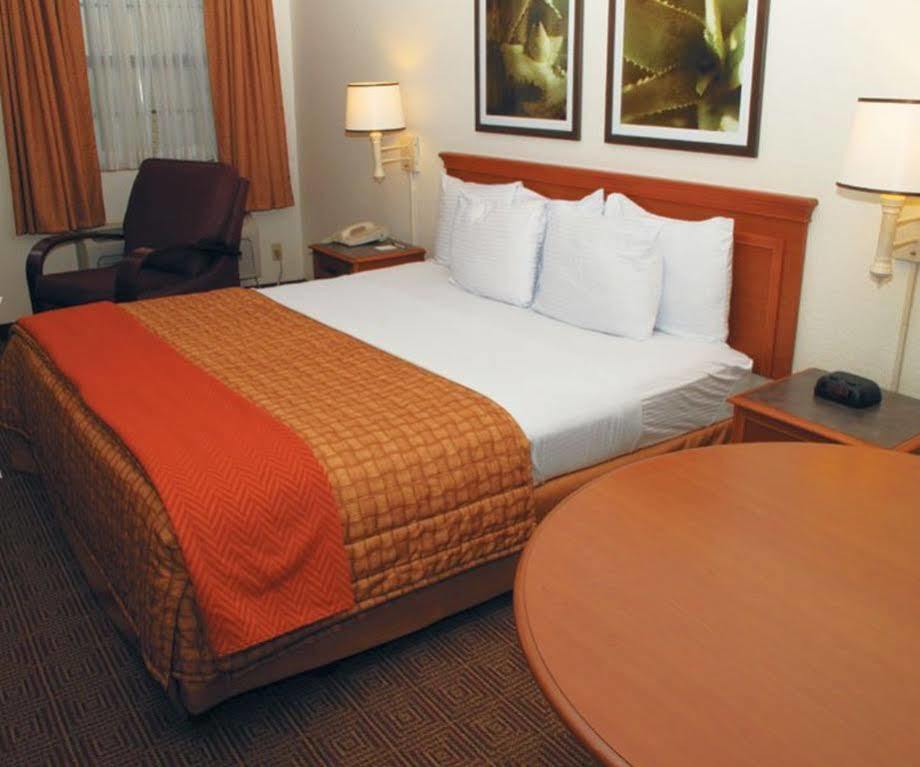 Econo Lodge Del City Экстерьер фото