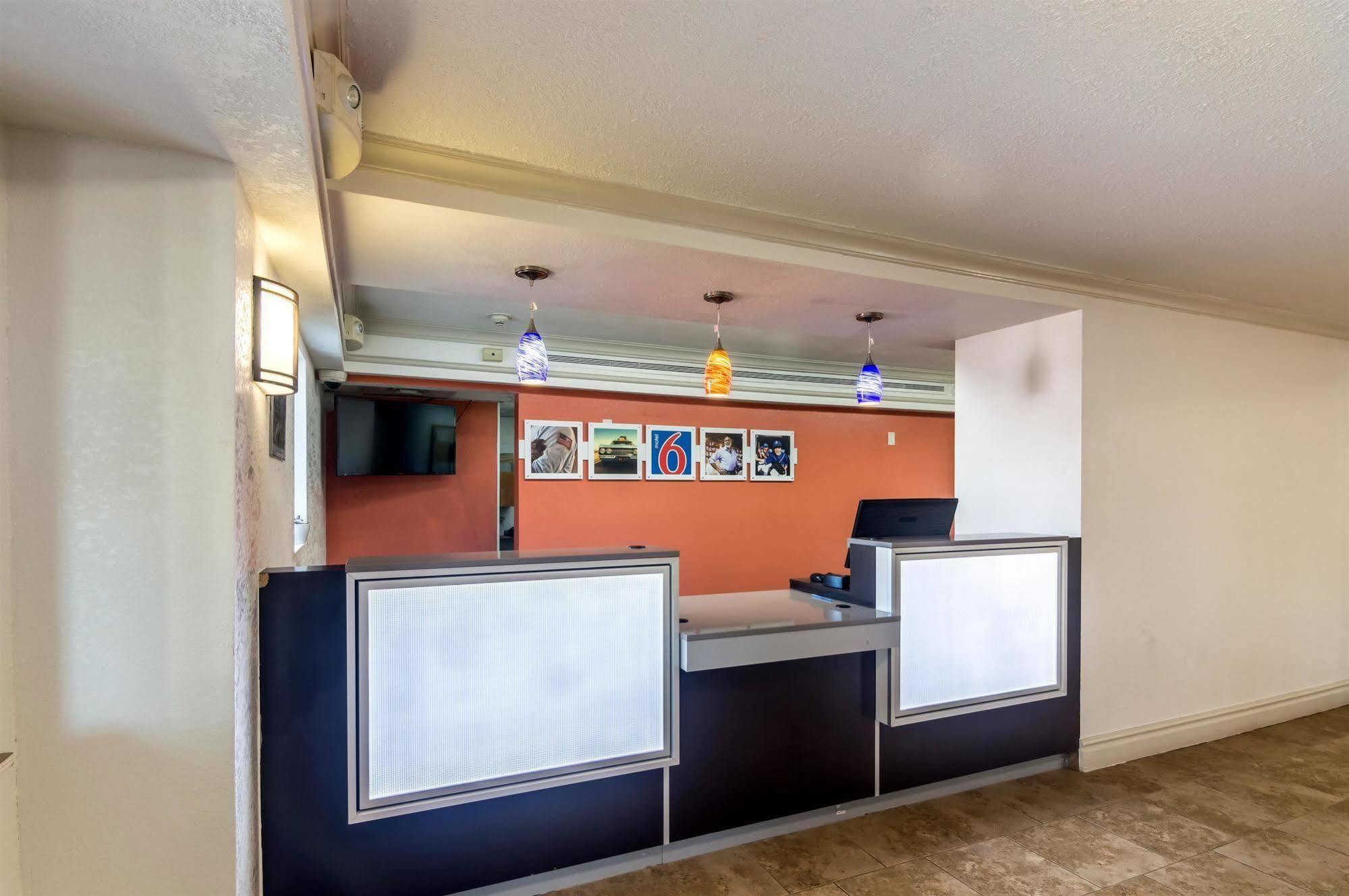 Econo Lodge Del City Экстерьер фото