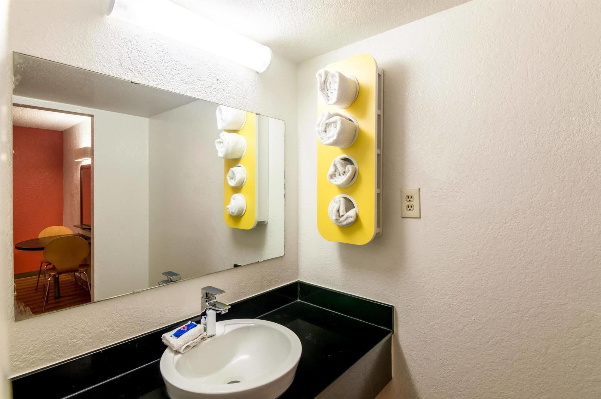 Econo Lodge Del City Экстерьер фото
