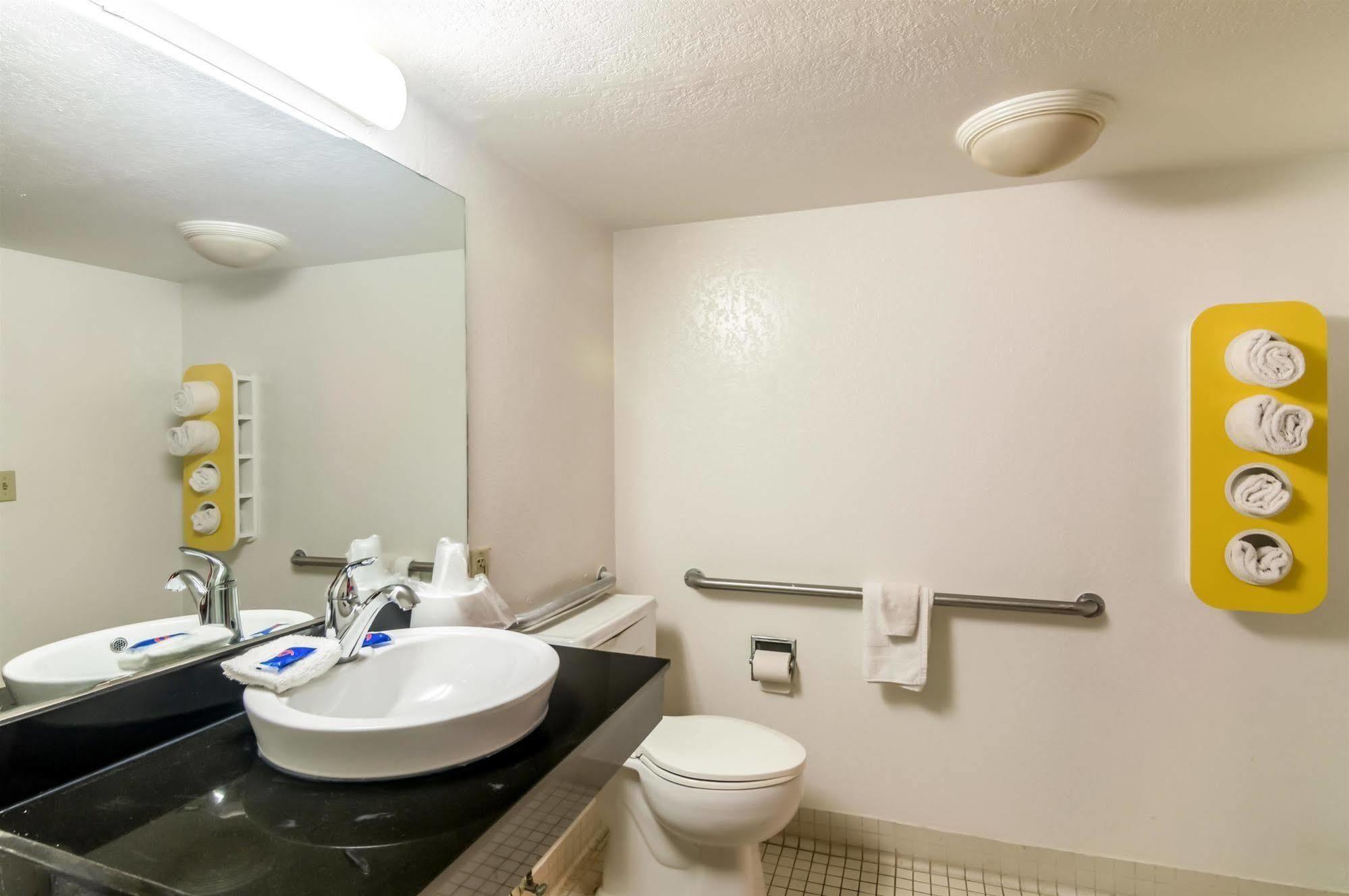 Econo Lodge Del City Экстерьер фото