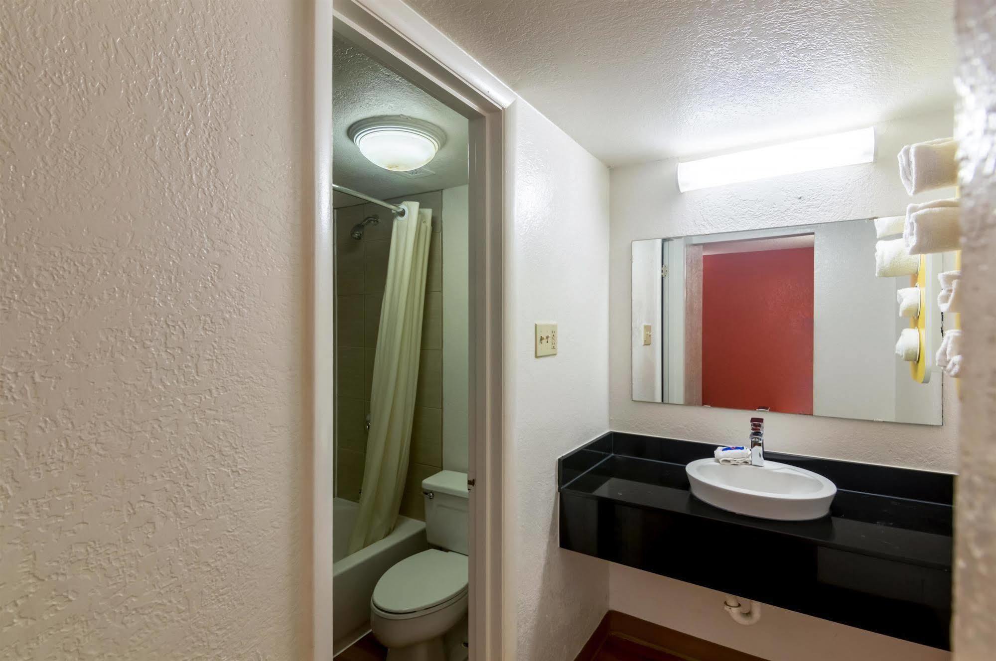 Econo Lodge Del City Экстерьер фото