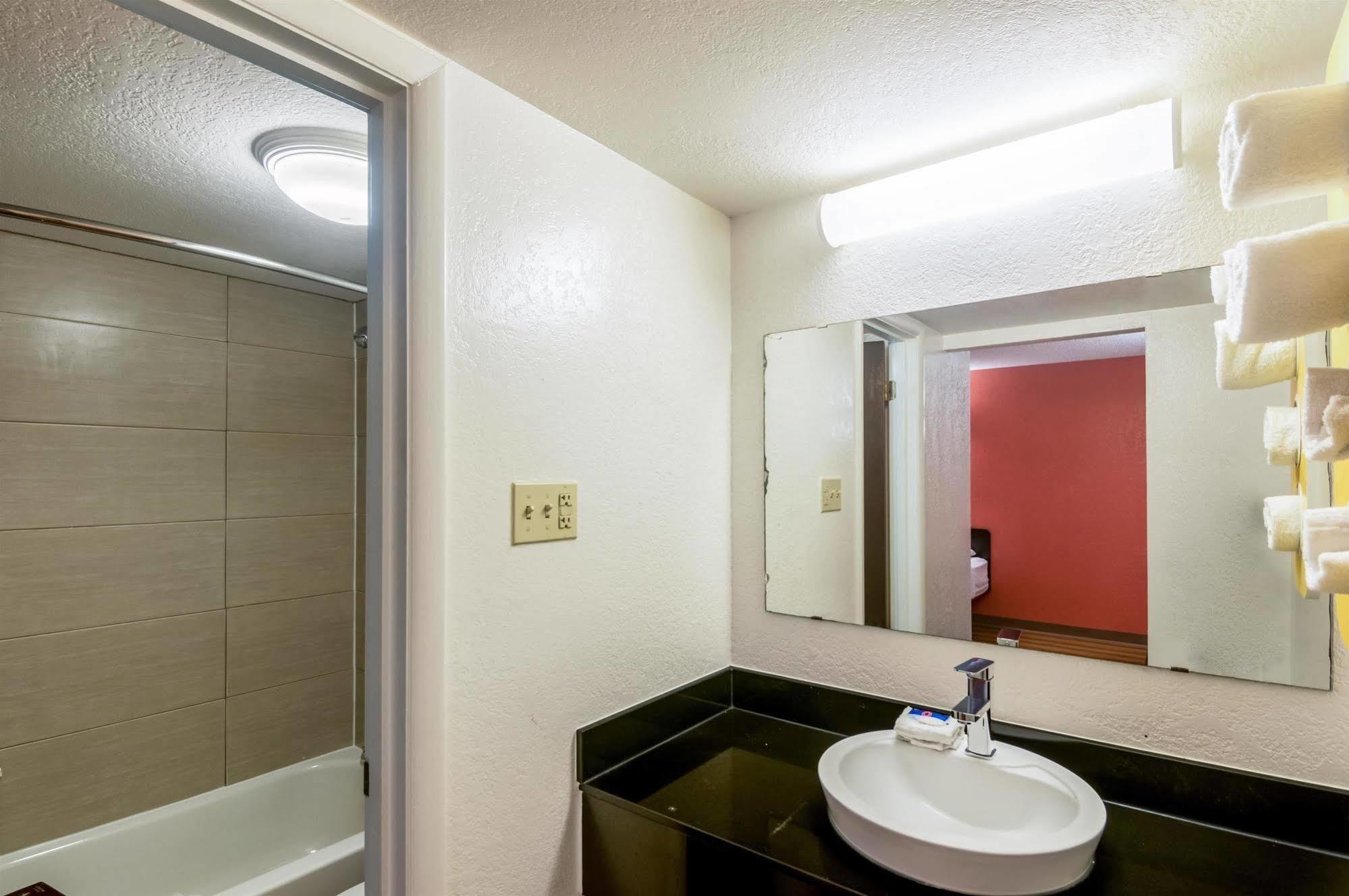 Econo Lodge Del City Экстерьер фото