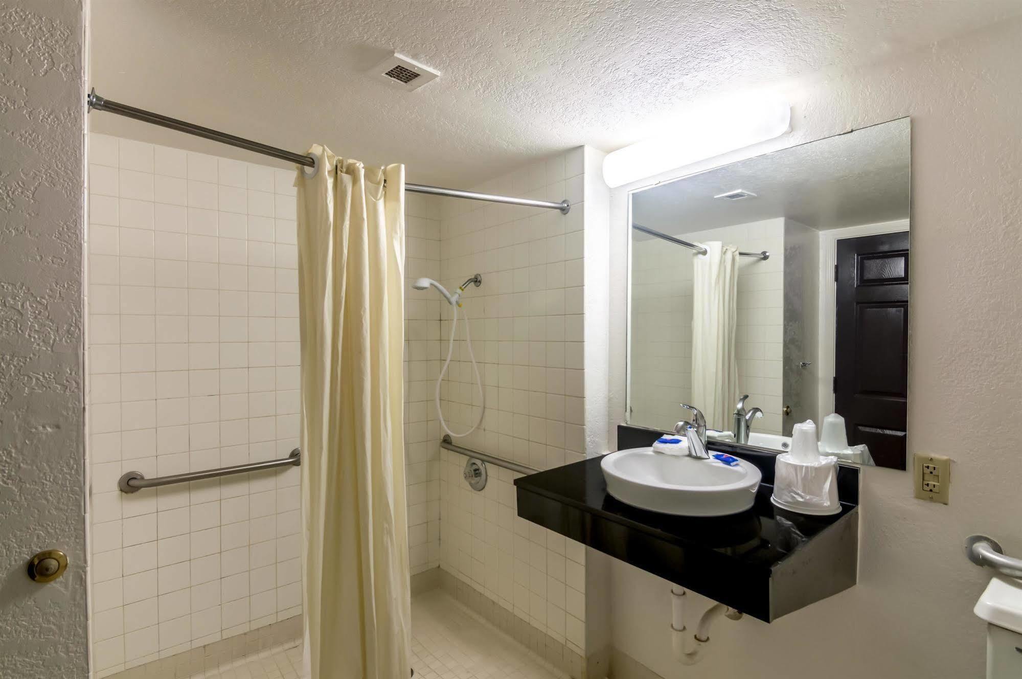 Econo Lodge Del City Экстерьер фото